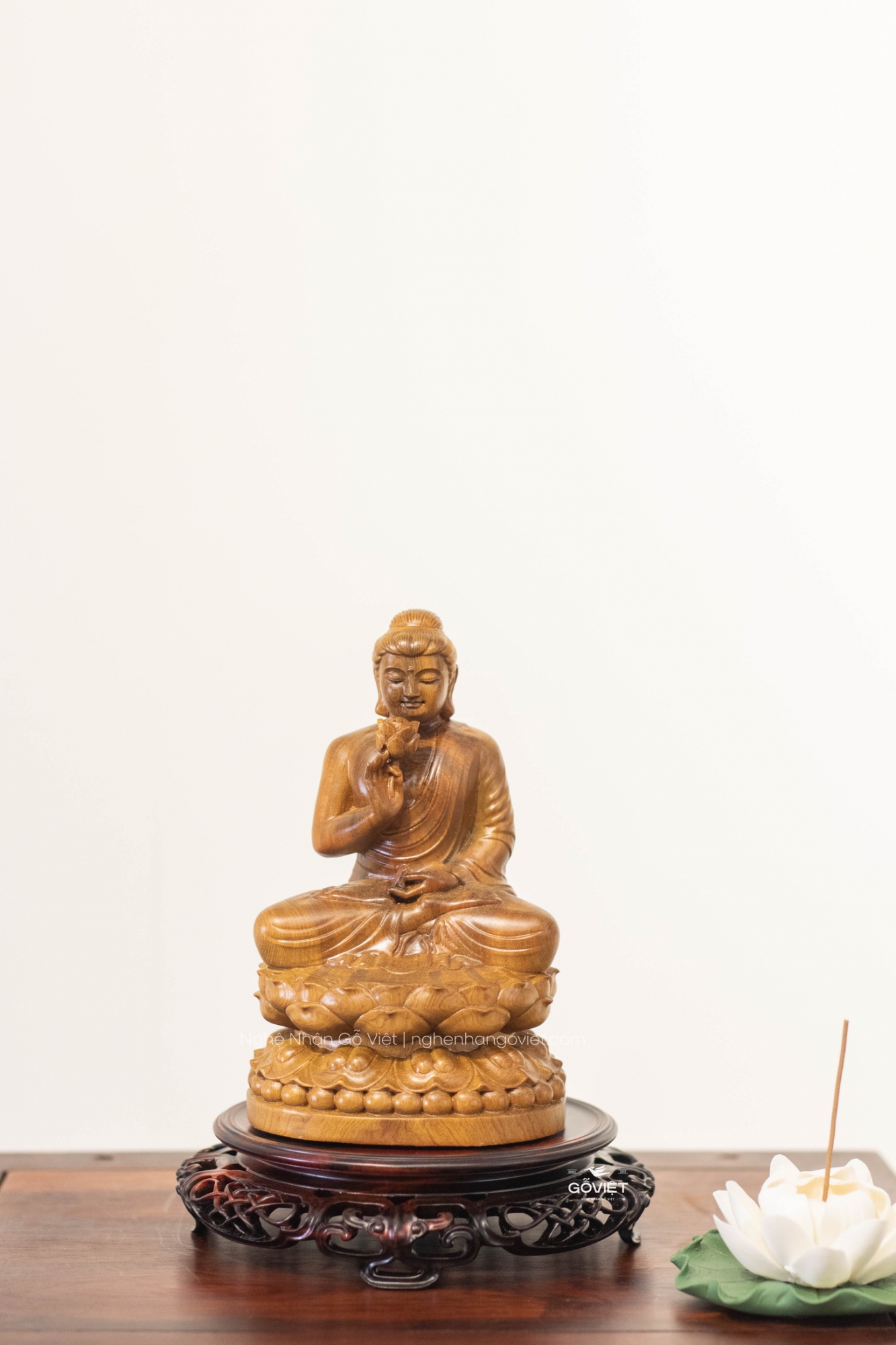 Tượng Phật Niêm Hoa Vi Tiếu gỗ Bách Xanh cao 15cm