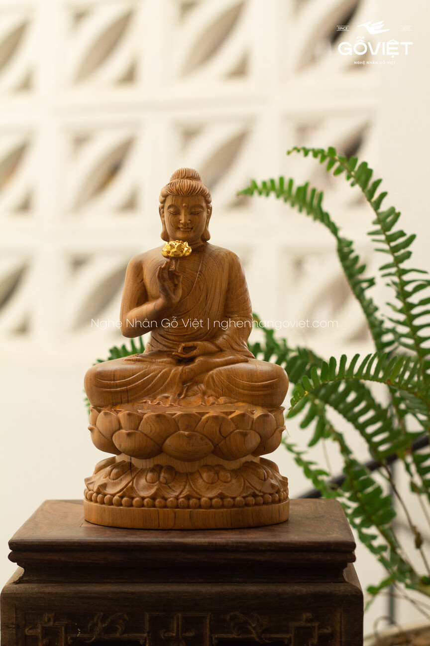 Tượng Phật Niêm Hoa Vi Tiếu gỗ Bách Xanh cao 20cm